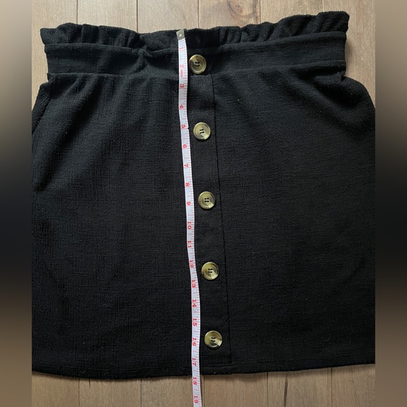 4/$30 New Look Paperbag skirt size 10 - Picture 2 of 3